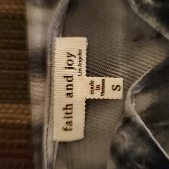 Faith and joy black and white tie dye tunic size small - Picture 7 of 7